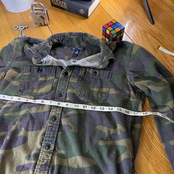 Gap standard fit camouflage button down shirt - Picture 5 of 6